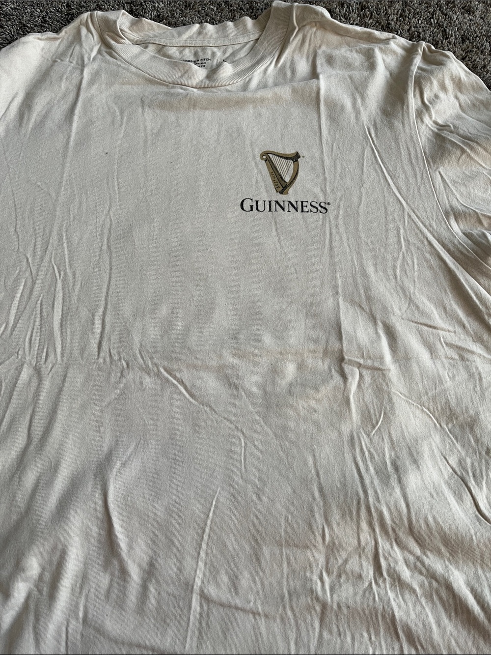 Guinness off White Tee with Gold Harp Logo. Large. Mens. Abercrombie & Fitch. - Picture 3 of 9